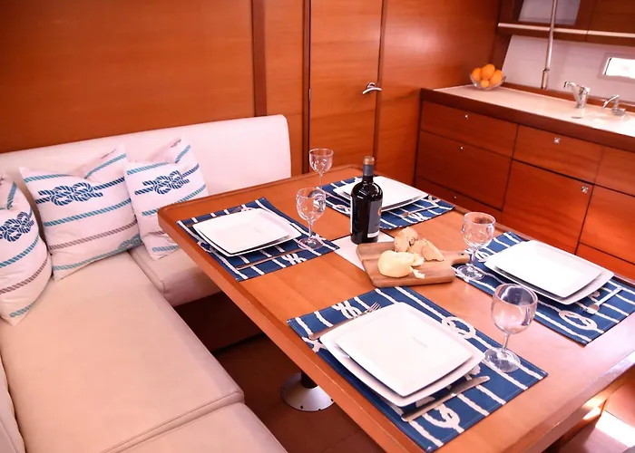 Primo By Mondego Yachts Botel